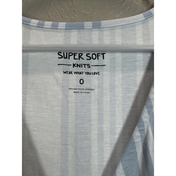 Torrid Super Soft Surplice Wrap Top Womens Blue Stripe Ruched Stretch Sz 0 L/12 - Picture 3 of 4